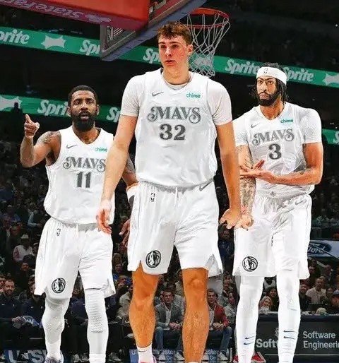 九游官方入口 -包含赛地聚焦——全明星赛国际比赛日热度飙升，克里夫兰骑士防线松动，信心回归，赛季目标并未改变的词条